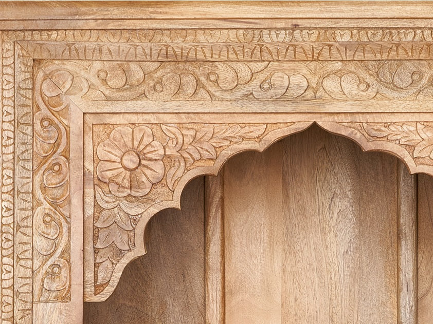 Estantería tallada de madera de mango Alfa