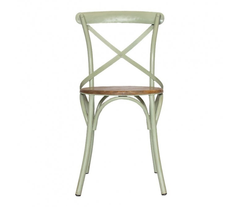 Vieille chaise de salle à manger en acier