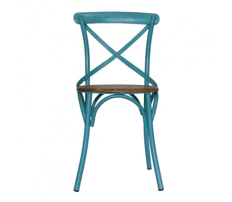 Vieille chaise de salle à manger en acier