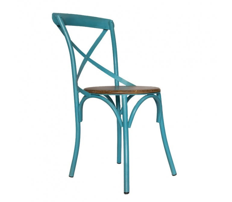 Vieille chaise de salle à manger en acier