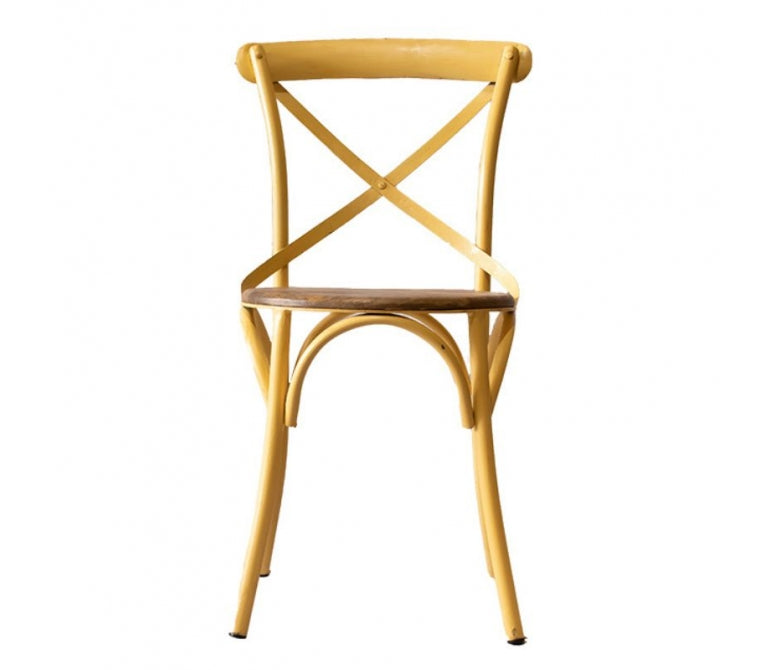 Vieille chaise de salle à manger en acier