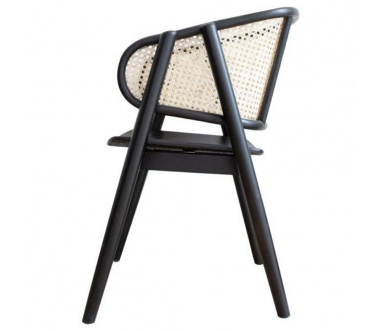 Silla con reposabrazos comedor de madera y ratán Eider negra