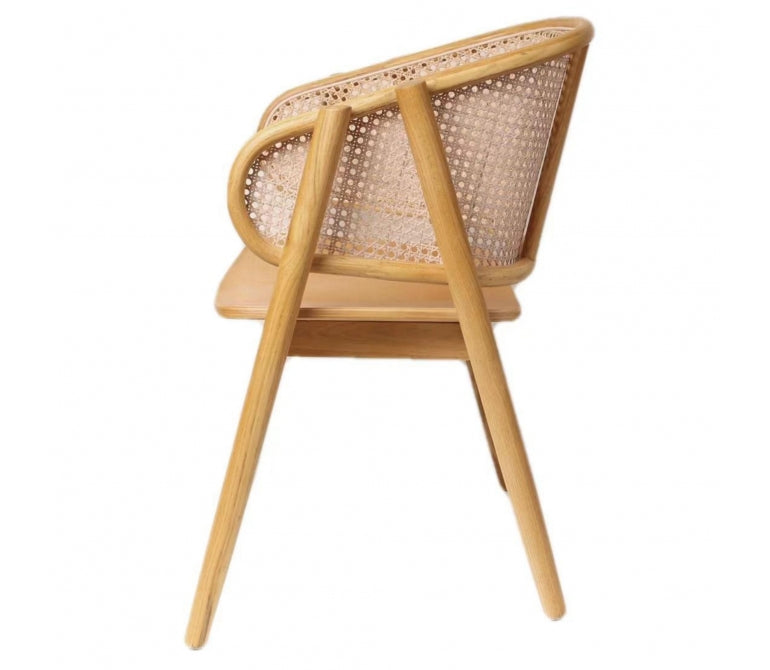 Eider natural rattan e cadeira de madeira com apoios de braços